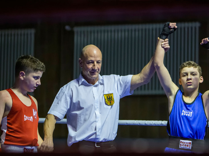 Felix Manukyan (re.) besiegte im vorgezogenen Finale bis 50Kg Semih Tekin.