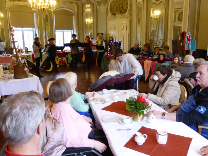 Auf Schloss Schliestedt fand wieder der  Martinsmarkt statt und lockte viele Besucher an.Foto: Resch-Hoppstock