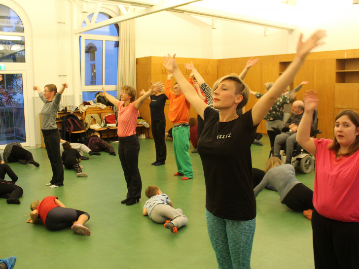 Die Uraufführung des Projekts „Tanzwärts! Bauchgefühl“ findet am Freitag, 29. November, um 19 Uhr im Kleinen Haus statt. Foto: Evangelische Stiftung Neuerkerode
