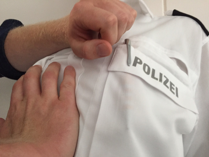 Ein Polizist kritisierte während einer Diskussionsrunde mit dem Bundesinnenminister in Wolfenbüttel das Verhalten der Justiz bei Übergriffen auf die Polizei. Symbolbild: Anke Donner