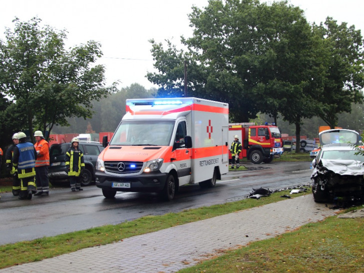 Am Freitag kam es zu einem schweren Unfall auf der K4. Fotos: Hawellek / Kreisfeuerwehrpressestelle