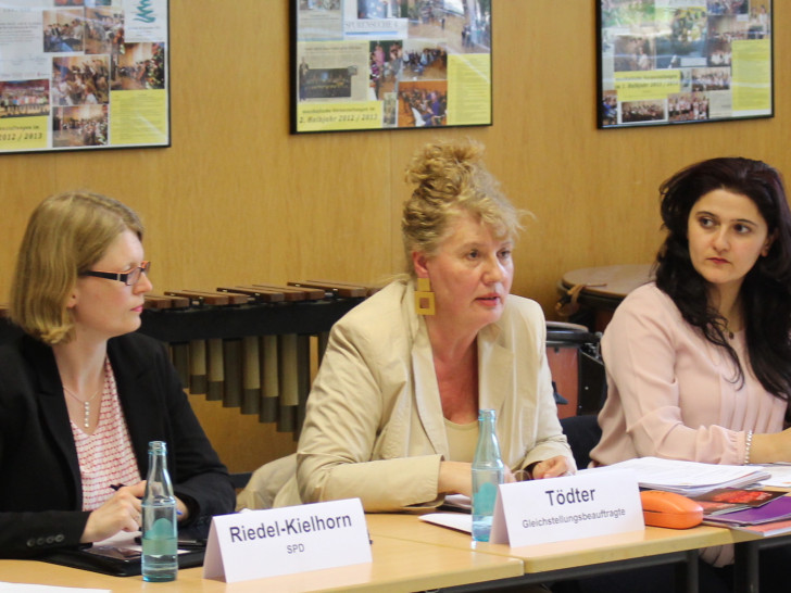 Die Gleichstellungsbeauftragte des Landkreises Peine, Silke Tödter, gab einen umfangreichen Einblick in das Thema. Fotos: Marian Hackert