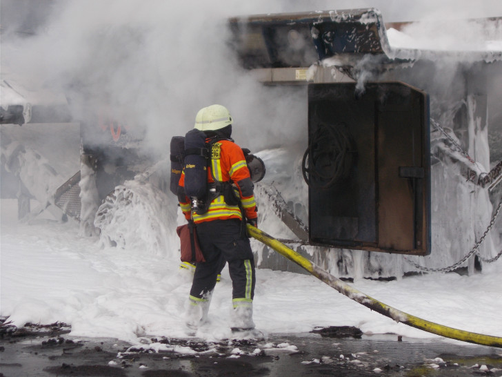 Die Feuerwehrleute konnten in der Schredderanlage schlimmeres verhindern.

Foto: Feuerwehr Braunschweig