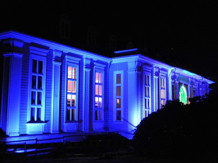 Illuminierte Gebäude, hier die Aula Academica, sind ein Markenzweichen der Langen Nacht der Wissenschaft. Foto: TU Clausthal