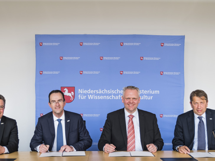 Unterzeichnung einer Kooperationsvereinbarung mit der Universitätsmedizin und dem Klinikum Braunschweig. Foto: MWK/Stefan Koch