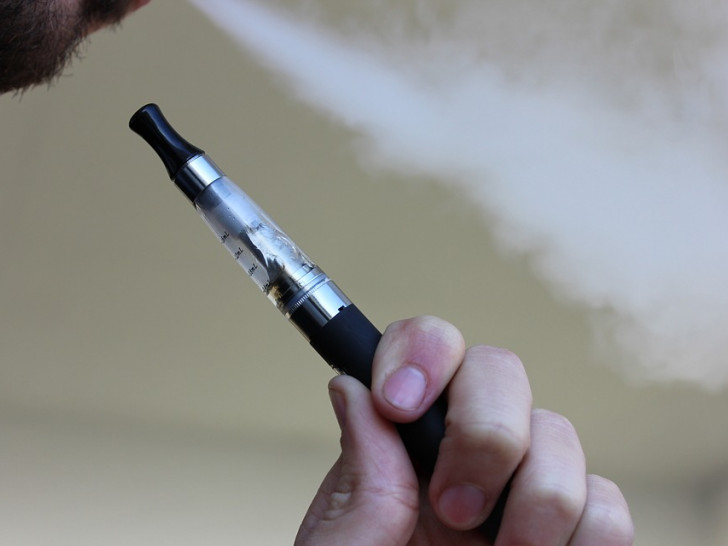 Ist das Rauchen einer E-Zigarette gesünder als "normales" Rauchen. Symbolfoto: Pixabay