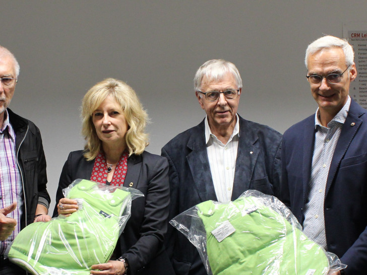v.l.n.r. Christiane Bitter, Pflegedirektorin Klinikum Wolfsburg, Dr. Arved Heinz, Förderverein des Klinikum Wolfsburg, Claudia Kayser, Lions Club New Generation, Dieter Söchtig, Förderverein, Dr. Thorsten Gienapp, Lions Club New Generation und Dr. Akhil Chandra, Medizinischer Direktor, Klinikum Wolfsburg. Foto: Klinikum Wolfsburg