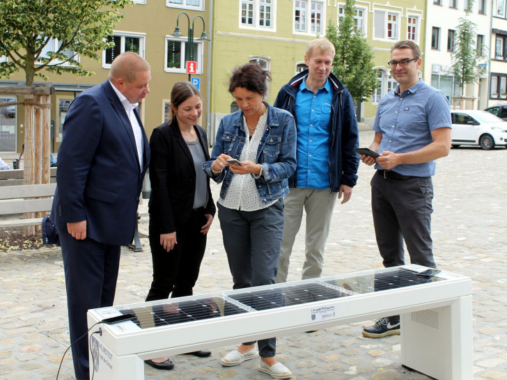 Während die Geräte laden, können die Besucher das kostenfreie WLAN der Stadt nutzen. Foto: Stadt Helmstedt