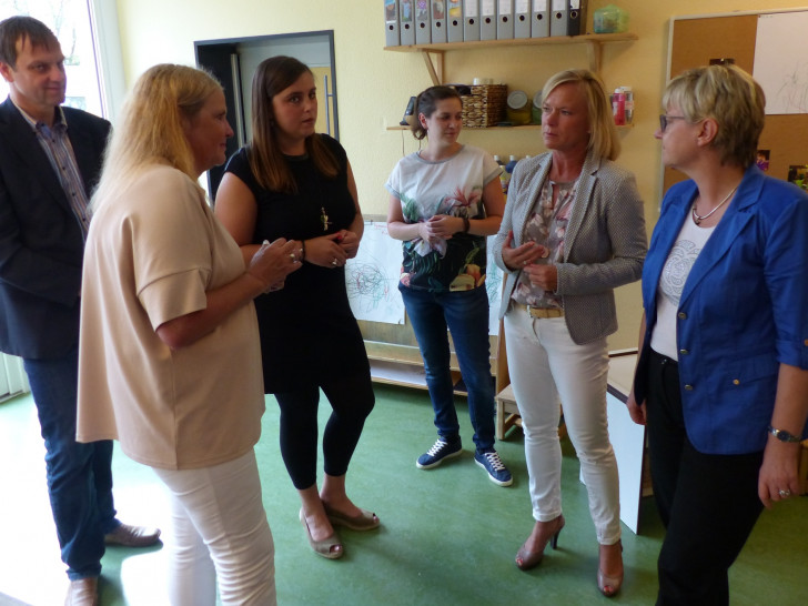 Die niedersächsische Kultusministerin Frauke Heiligenstadt besuchte die KiTas Sternschnuppe und Abenteuerland in Cremlingen. Foto: Privat