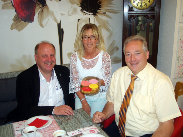 Andreas Memmert, Anja Schaaf und Frank Oesterhelweg im Café "Zuckerblume". Foto: Henning Meyer