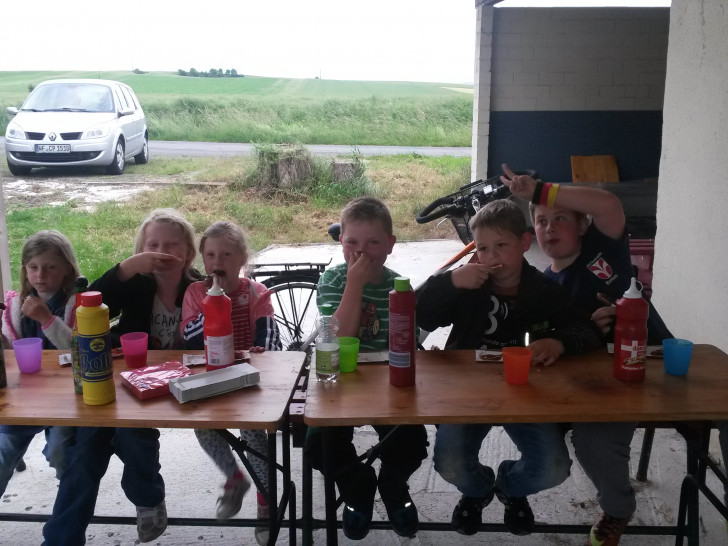 Vor den Sommerferien zeltete die Kinderfeuerwehr Bornum auf dem Sportplatz. Foto: Ortsfeuerwehr Bornum