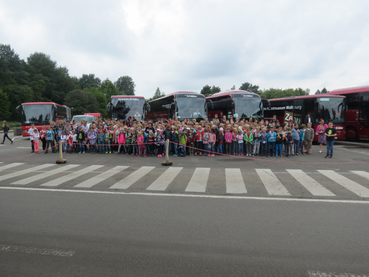 Für 350 Kinder aus dem Landkreis ging es in den Serengetipark. Foto: Hoyer