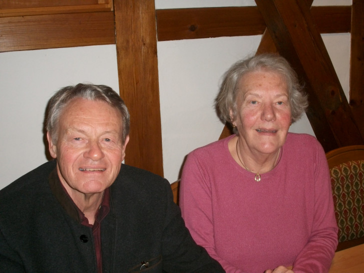 Dr. Manfred Bormann und Rate Stachowiak, die Vorsitzende des Apelnstedter Seniorenbeirates. Foto: privat