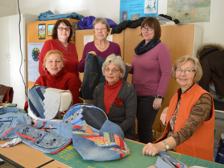 Annette Gutmann (Zweite Reihe, zweite von links) bietet neue Patchwork-Kurse an. Foto: Privat