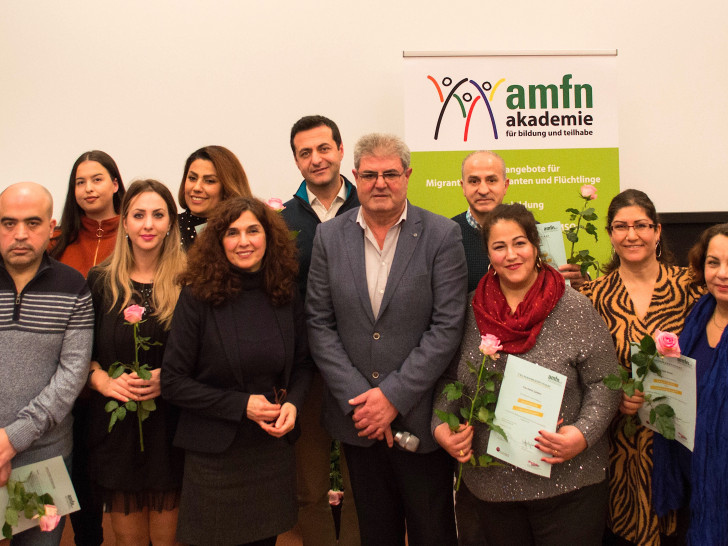 In der Mitte des Fotos: Banafsheh Nourkhiz und Dr. Anwar Hadeed. Foto: Stadt Peine