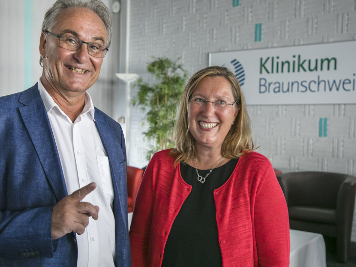 Alte und neue Leitung des Sozialpädriatischen Zentrums: Dr. Ulrich Frank und Dr. Antje Mey. Foto: Peter Sierigk/Klinikum Braunschweig