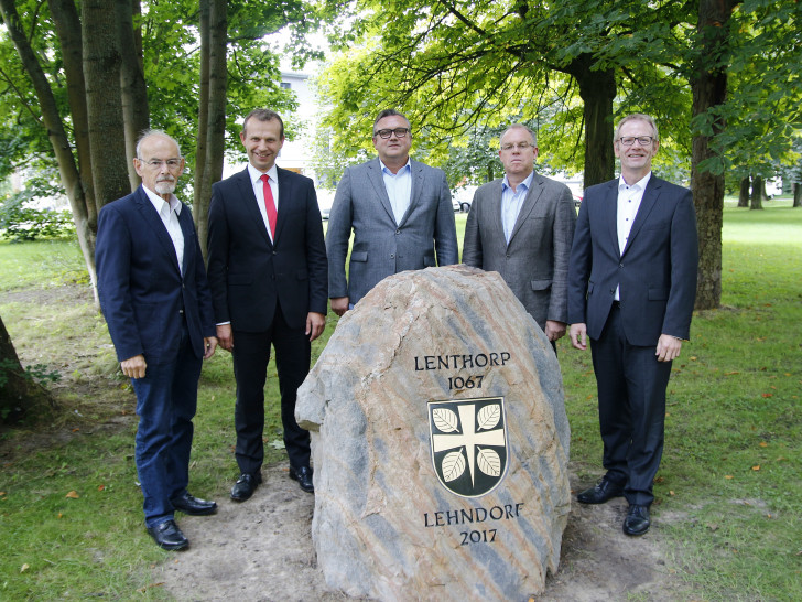Von links: Karl Grziwa (Organisator), Silvester Plotka (Sparkassenstiftung), Dirk Gebhardt (Lehndorfer Arbeitsgemeinschaft), Frank Graffstedt (Bezirksbürgermeister) und Karsten Curland (BLSK). Foto: Siegfried Nickel