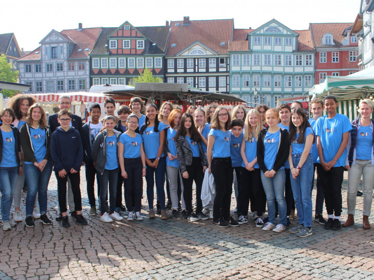 Die Schüler auch Cachan konnten nach dem Termin im Rathaus dem Wolfenbütteler Wochenmarkt einen Besuch abstatten. Fotos: Alexander Dontscheff