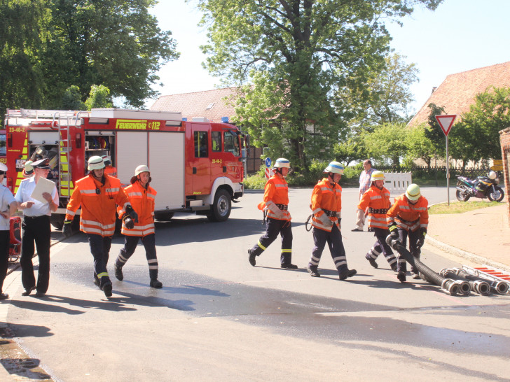 Am Samstag fand die Leistungsüberprüfung der Feuerwehren der Gemeinde Elm-Asse statt. Fotos: Anke Donner/jens Meyer