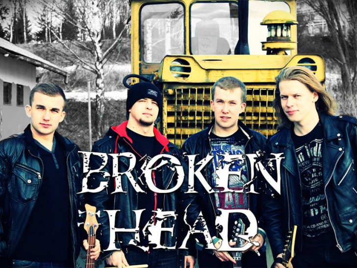 Die Metalband „Broken Head“ aus Kamienna Gòra eröffnet das "Exchange it – Rock international"-Konzert im Schlossinnenhof. Fotos: Privat