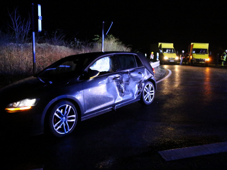 Ein Unfall führte am Freitagabend zur Sperrung der Industriestraße Nord. Foto: Rudolf Karliczek