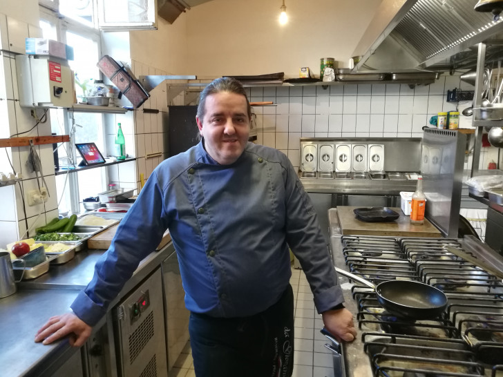 Restaurantinhaber Giovanni beschert regelmäßig köstliche Weihnachten. Foto: Ambulante Hilfe Wolfenbüttel