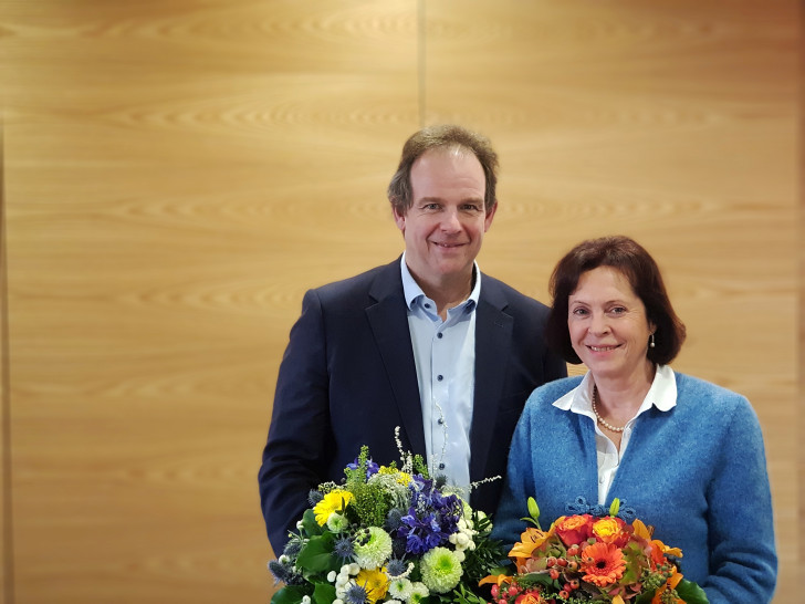 Freuen sich auf ihre dritte Amtsperiode an der Ostfalia Hochschule: Prof. Dr. Gert Bikker, Vizepräsident für Forschung, Entwicklung und Technologietransfer, und Prof. Dr. Susanne Stobbe, Vizepräsidentin für Lehre, Studium und Weiterbildung. Foto: Ostfalia
