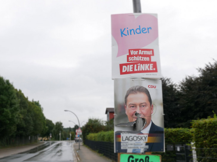 Immer wieder vergreifen sich Menschen vor den Wahlen an Parteiplakaten. Hier ein Schild der CDU, beschädigt. Symbolfoto: Alexander Panknin