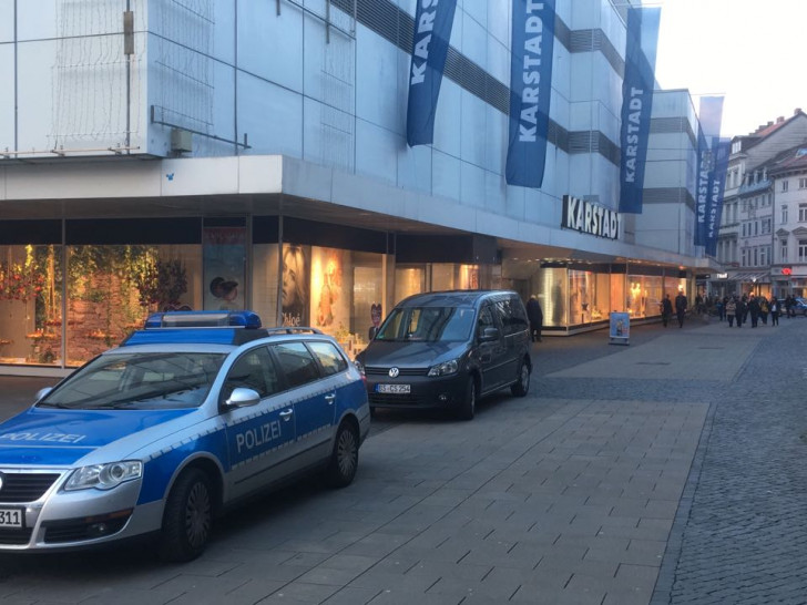 Die Polizei sucht mit einer Stimmenaufzeichnung nach dem Mann, der drohte bei Karstadt eine Bombe zu zünden. Foto: aktuell24/BM
Audiodatei: Polizei Braunschweig
