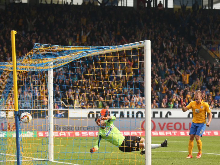 Eintracht Braunschweig gewann mit 2:1 gegen Union Berlin und bleibt oben dran.  Mirko Boland erzielte beide Treffer. Foto: Çağla Canıdar