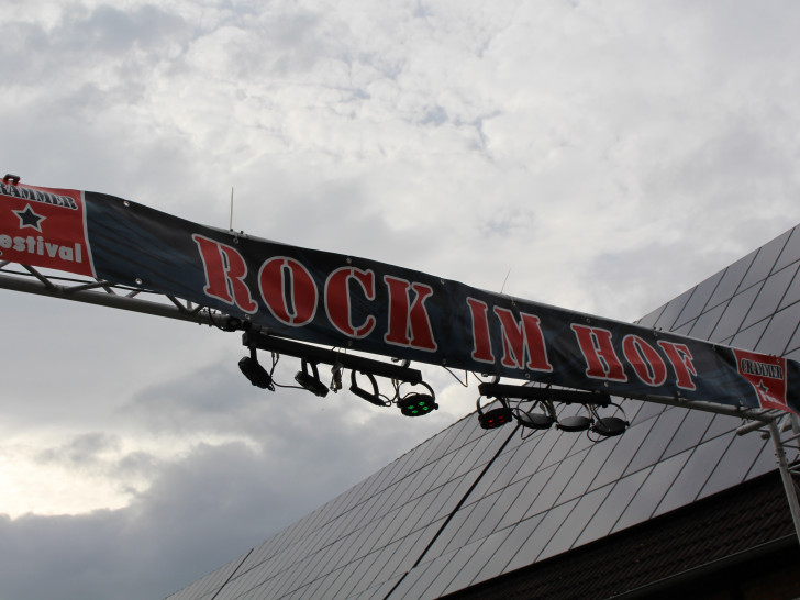 Zum dritten Mal öffnete der Mittelalterhof in Cramme seine Tore für das "Rock im Hof" Festival. Fotos: Kai Baltzer