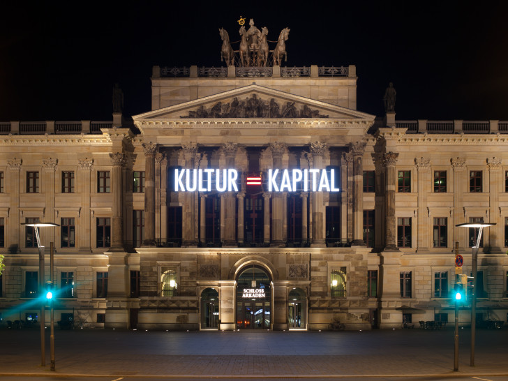 Den Lichtparcours mit vielfältigen Angeboten immer wieder neu erleben - Kultur = Kapital von Alfredo Jaar. Foto: Martin Simon Müller, Kai Behrendt