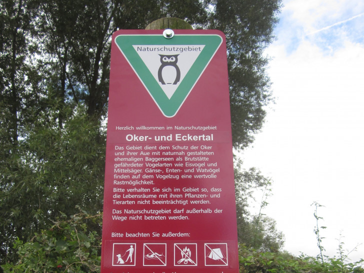 Die deutlich sichtbaren Verhaltensregeln auf den Hinweisschildern werden nicht von allen Bürgerinnen und Bürgern beachtet. Foto: Landkreis Goslar