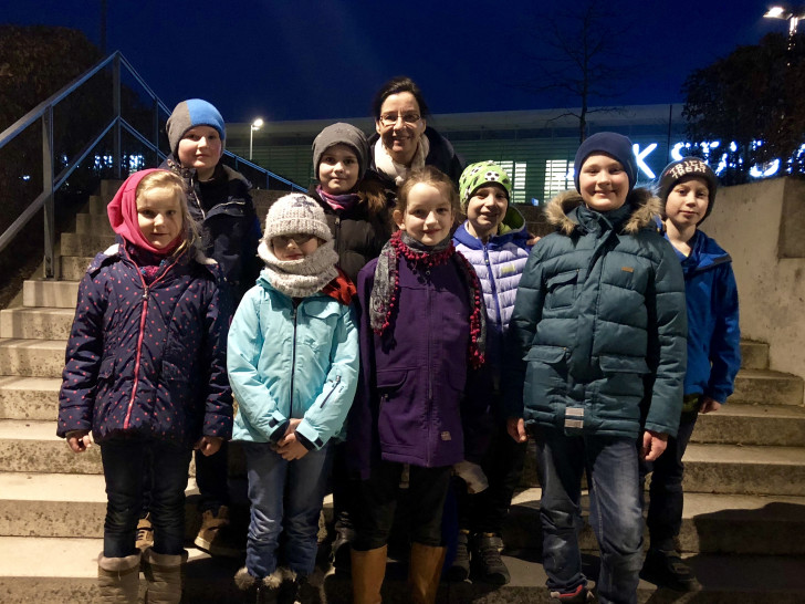 Das Foto zeigt die Sternsinger aus Grasleben mit einer ihrer Begleiterinnen Veronika Koch. Foto: Privat