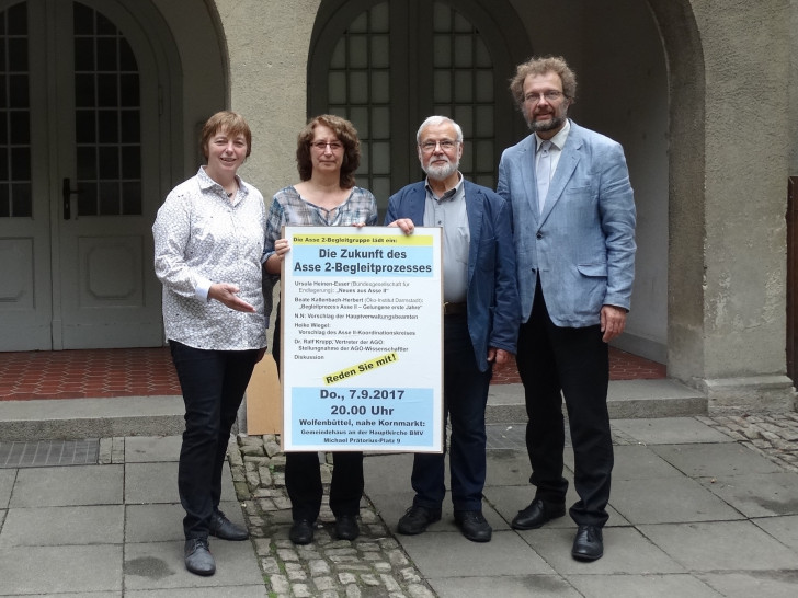 Mitglieder des Organisationskomitees: Christiane Jagau (BUND Wolfenbüttel), Heike Wiegel (Asse II-Koordinationskreis), Hilmar Nagel (Samtgemeinderat Elm-Asse), Andreas Riekeberg (Asse II-Koordinationskreis) (v. li.). Foto: privat