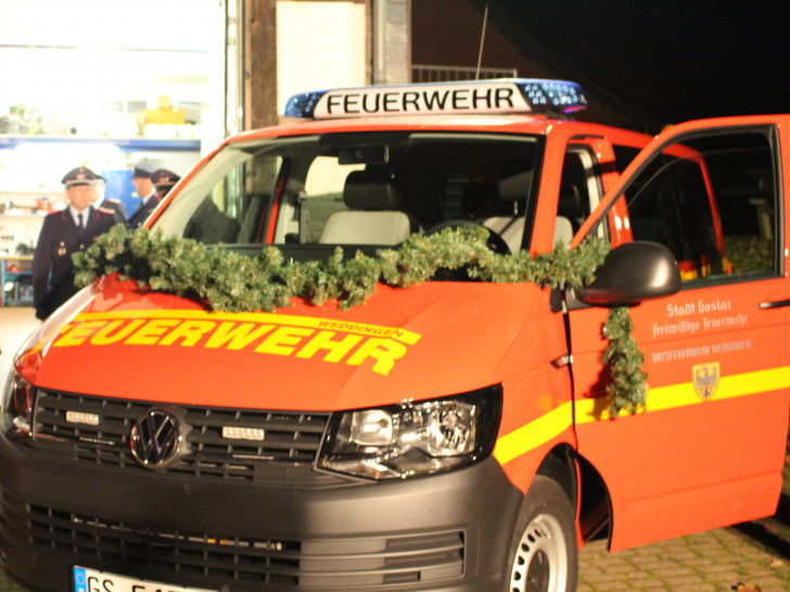 Die Ortsfeuerwehr Weddingen erhält einen neuen Mannschaftstransportwagen. Fotos: Max Förster