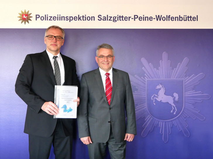 Von links: Volker Warnecke, Polizeichef Salzgitter/Peine/Wolfenbüttel, Bernhard Bergmann, Leiter des Zentralen Kriminaldienstes. Foto: Alexander Panknin