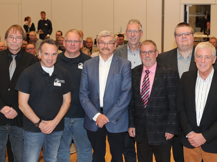 Der Vorstand des Stadtsportbundes (v.l.n.r.): Frank Lewerenz, Andre Ehlers, Matthias Reinicke, Otto Schlieckmann, Norbert Rüscher, Hartmut Kroll, Oliver Nieden und Thomas Schebesta. Foto: Agentur Hübner