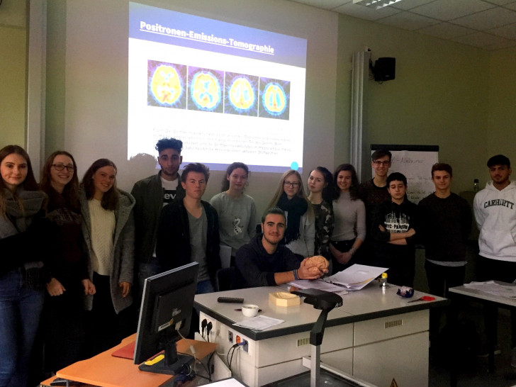 Schüler des Theodor-Heuss-Gymnasiums beschäftigten sich mit dem Thema Alzheimer. Fotos: THG
