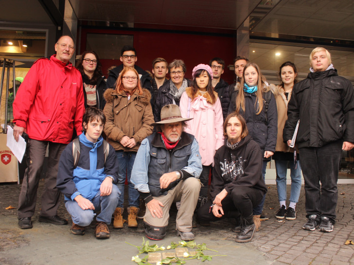 In Braunschweig wurden am Freitag zehn neue Stolpersteine verlegt. Fotos: Anke Donner 