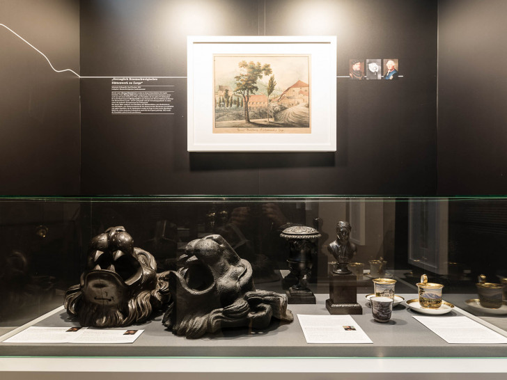 Die in der „Schatzkammer Harz“ gezeigten Löwenköpfe weisen schon auf das nächste Ausstellungsthema hin: „10 Jahre Schloss …seit 1841“. Fotos: Schlossmuseum/M. Küstner.
