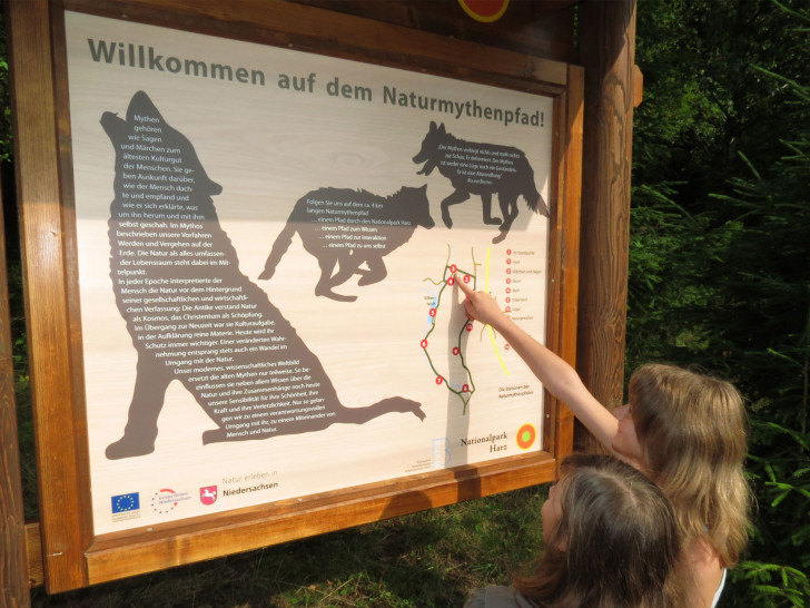 "Willkommen auf dem Naturmythenpfad". Foto: Walter Wimmer