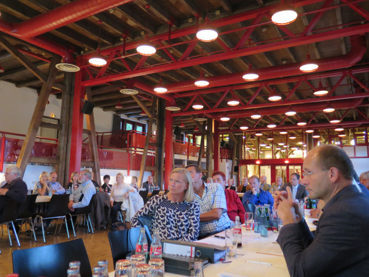 Rund fünfzig Gäste kamen zur Fachveranstaltung des Landkreises im Dorfgemeinschaftshaus in Schladen. Foto: Landkreis Wolfenbüttel