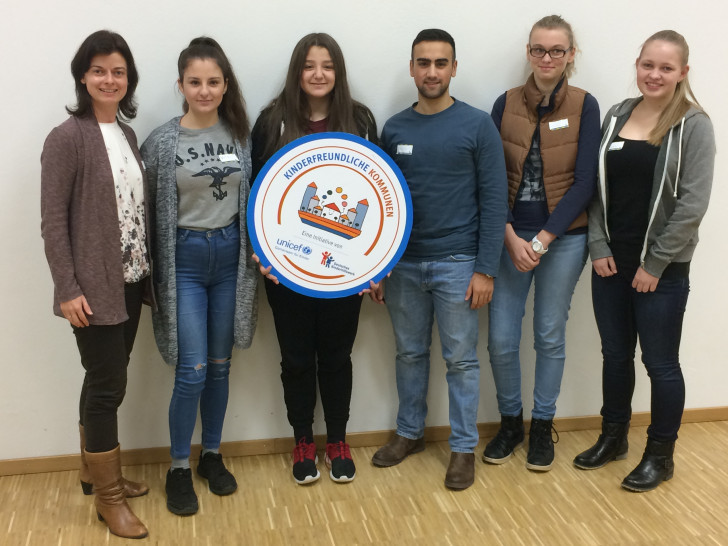 Katrin Binius (Kinderbeauftragte), Yolla Salim, Amar Salim, Yakup Ural, Melina Nachsel und Natalie Probst Foto: Kinder- und Jugendkomission Wolfsburg