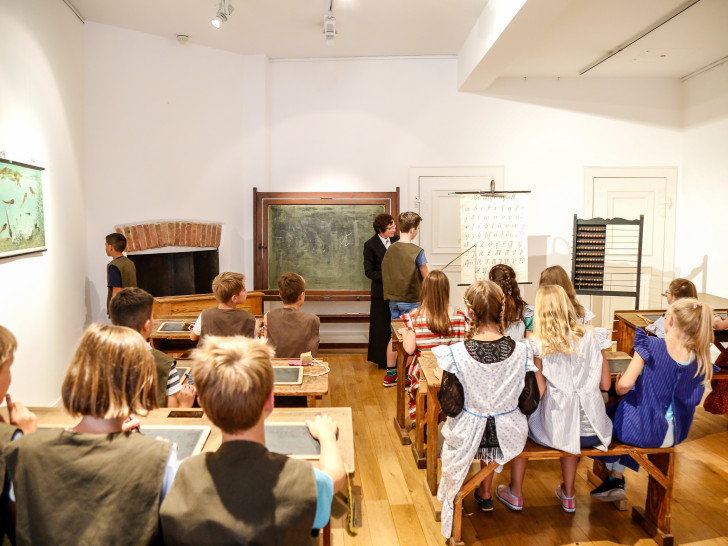 Schüler des Schlosses erlebten Unterricht wie vor 100 Jahren. Foto: Stadt Wolfenbüttel