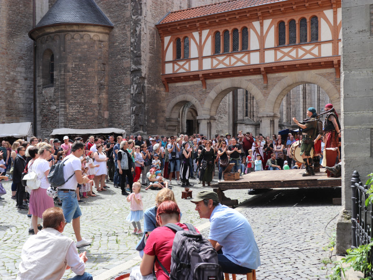 Die Besucher lauschten den mittelalterlichen Klängen von La Compania. Fotos: Julia Seidel