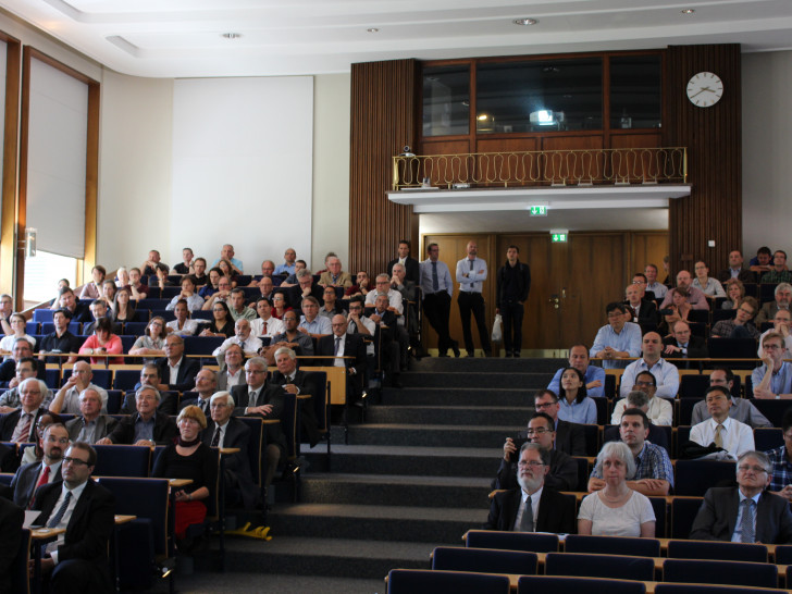 Nationale und internationale Gäste beim Helmholtz-Symposium und der Helmholtz-Preisverleihung. Foto: Max Förster