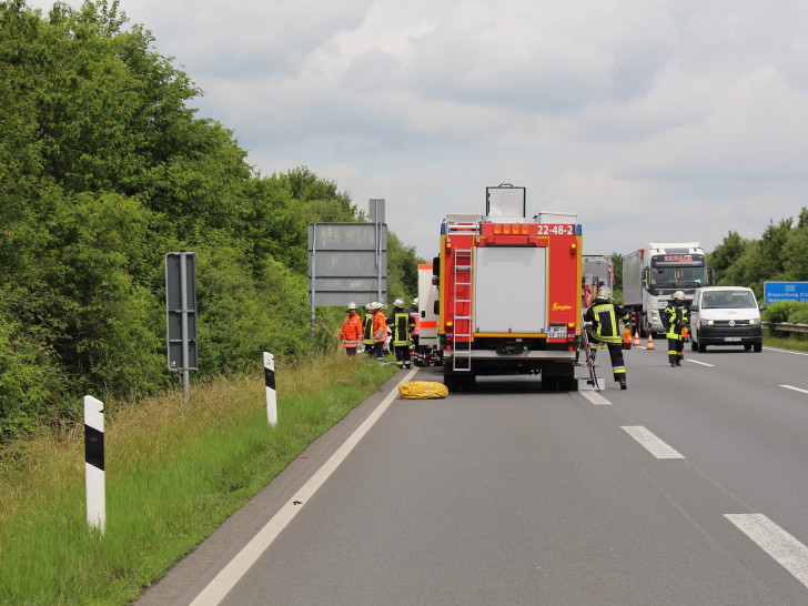  Um 11:44 Uhr wurde die Feuerwehr zu einem Unfall auf der A395 Höhe Anschlussstelle Flöthe gerufen. Foto: regionalHeute.de