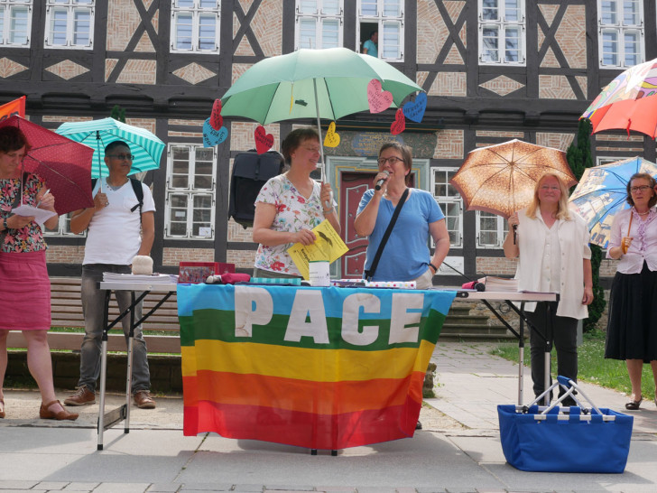Susanne Ohse ruft am Tag des Flüchtlings zum Schutz der Flüchtlinge auf. Foto: Alexander Panknin