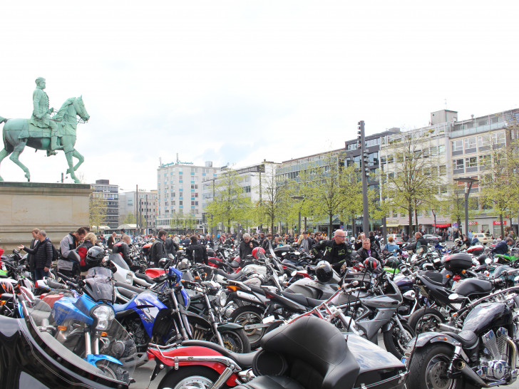 Tausende Motorradfahrer sind am Samstag von Salzgitter nach Braunschweig gefahren. Fotos: Jan Borner